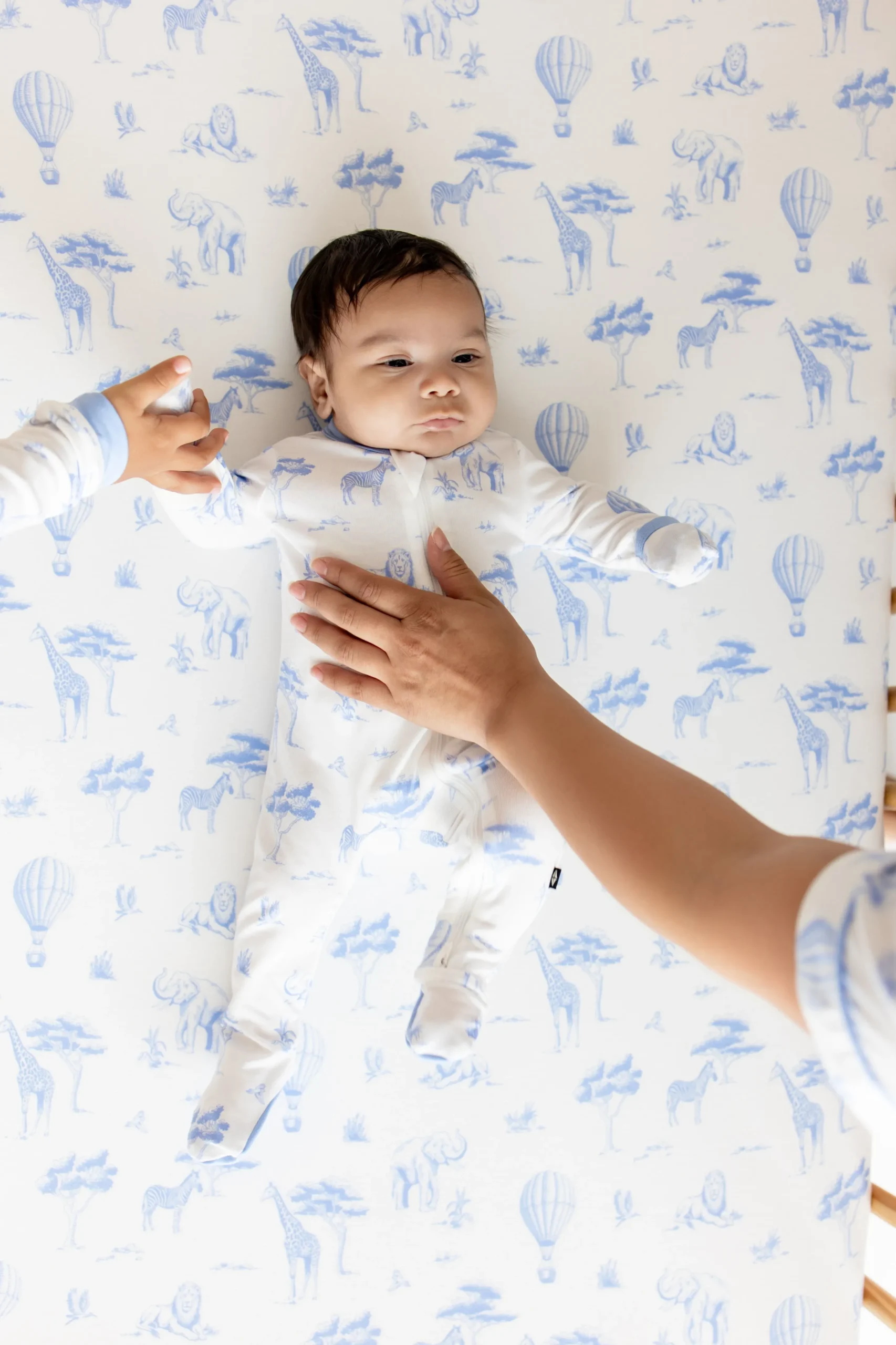 Crib Sheet in Toile Safari