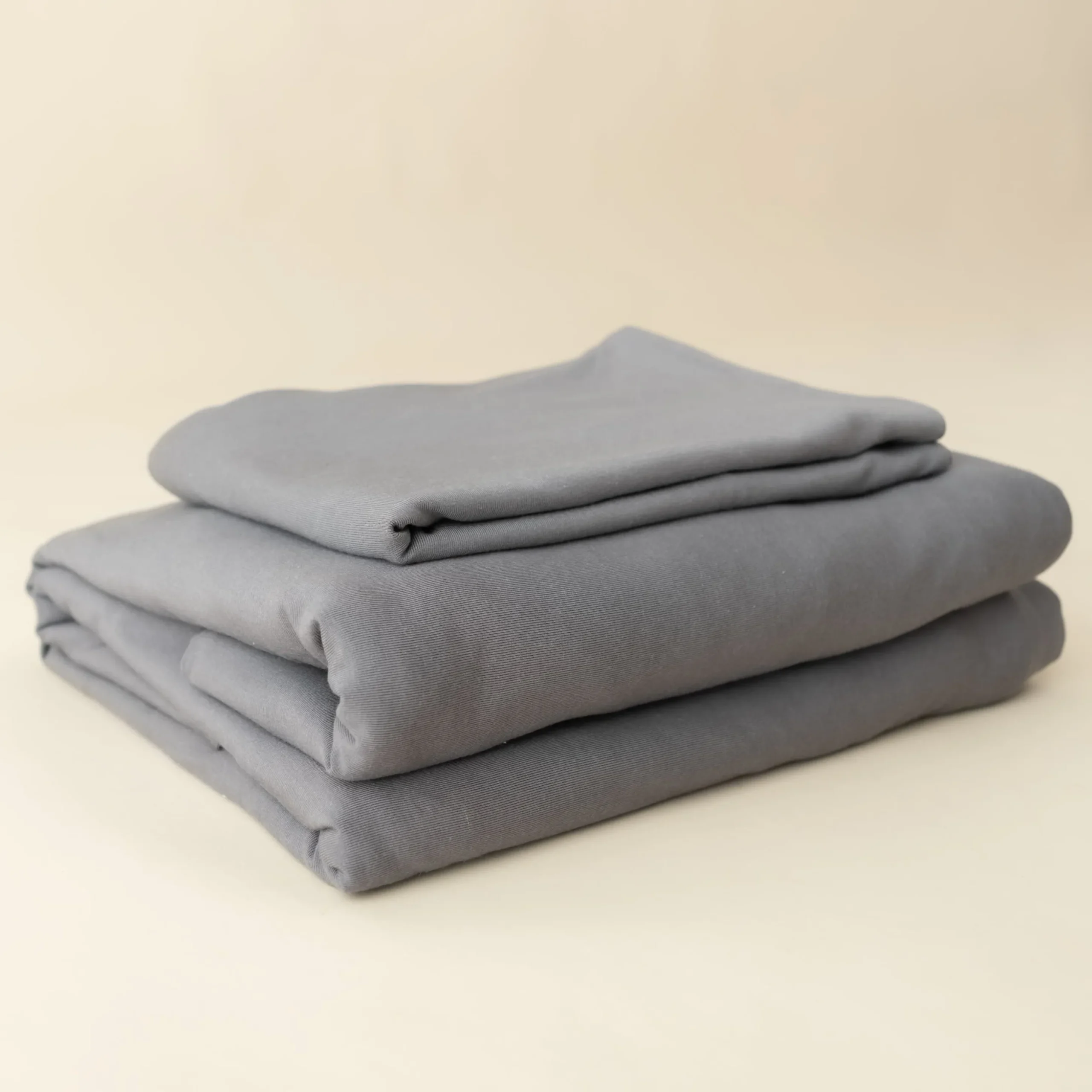 Fitted Sheet with Pillowcases in Charcoal