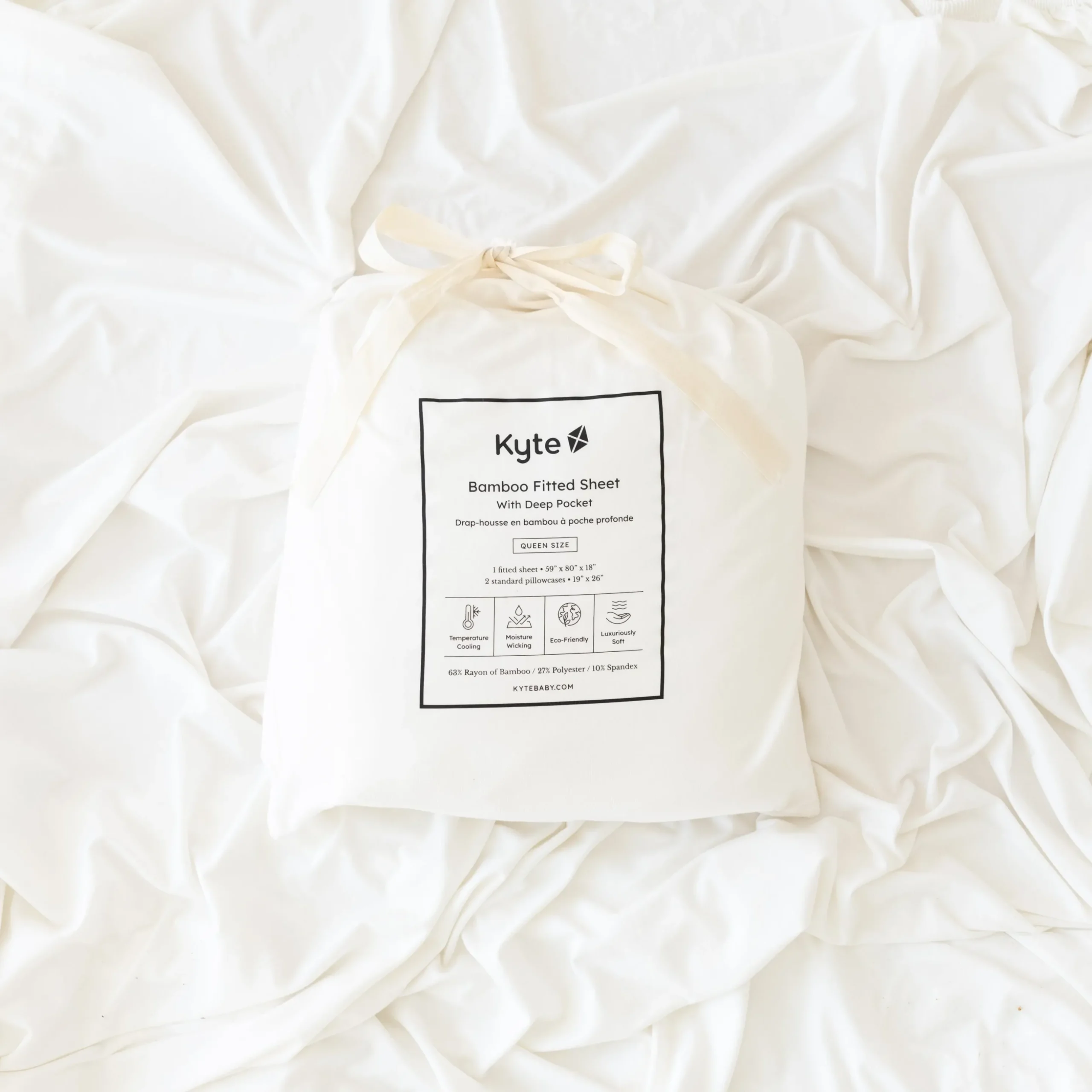 Fitted Sheet with Pillowcases in Cloud