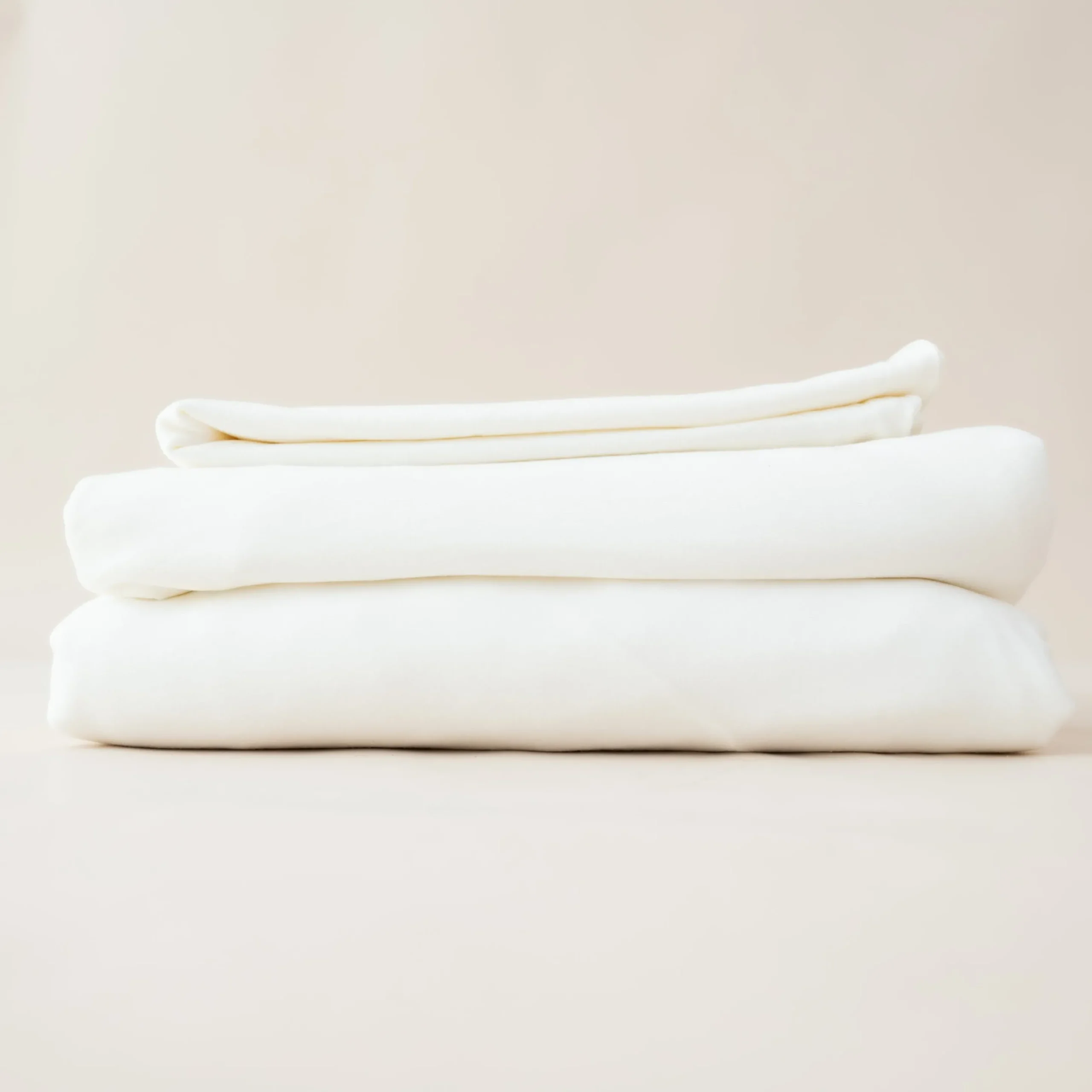 Fitted Sheet with Pillowcases in Cloud