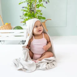 Hooded Bath Towel in Oat