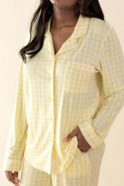 Long-Sleeved Women's Pajama Set in Gingham Chamomile