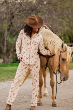 Long-Sleeved Women's Pajama Set in Classic Cowboy
