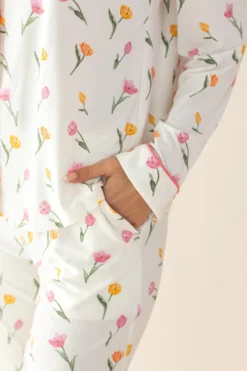 Long-Sleeved Women's Pajama Set in Tulip