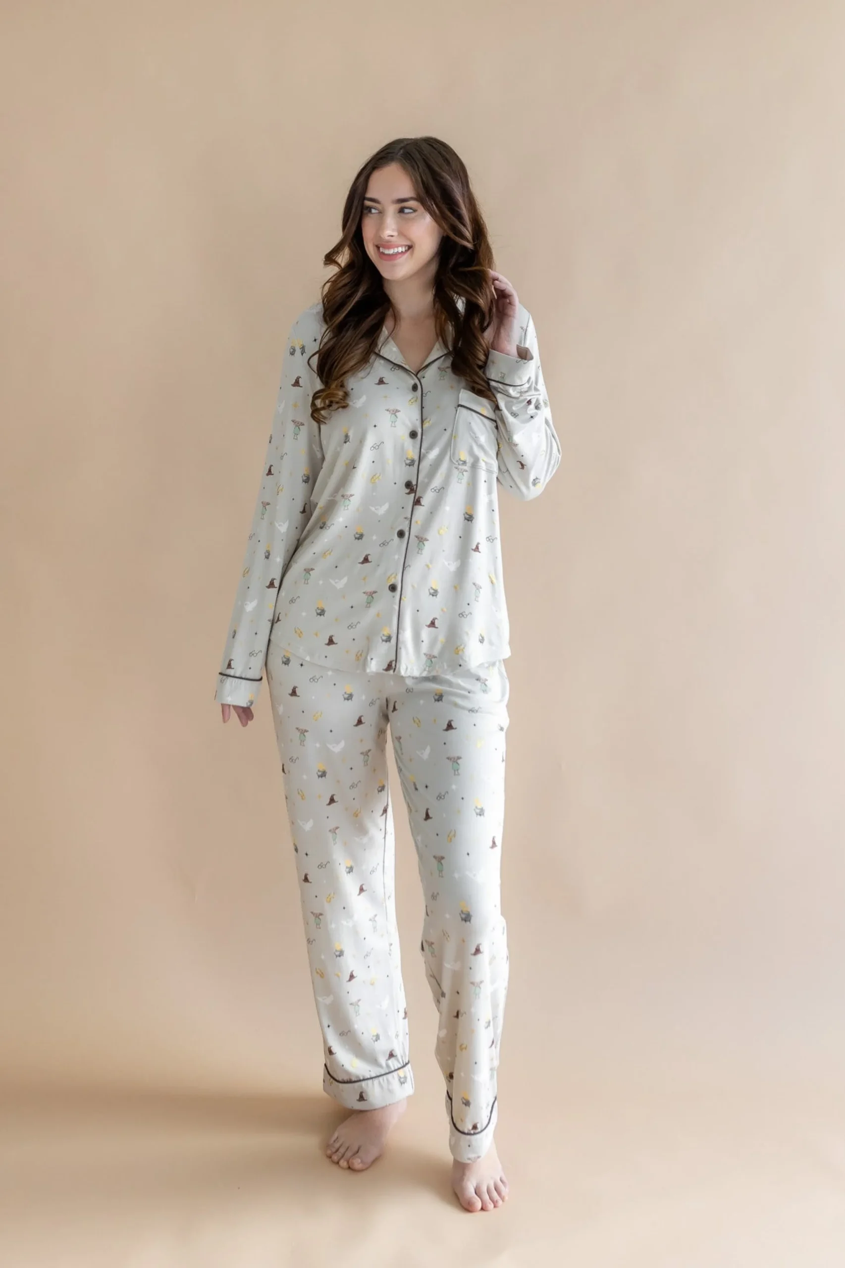 Long-Sleeved Women's Pajama Set in Starry Icon