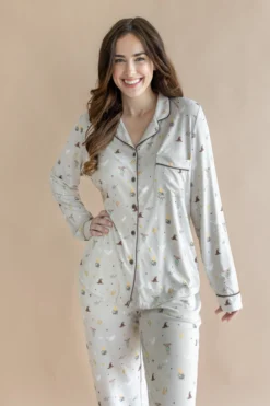 Long-Sleeved Women's Pajama Set in Starry Icon