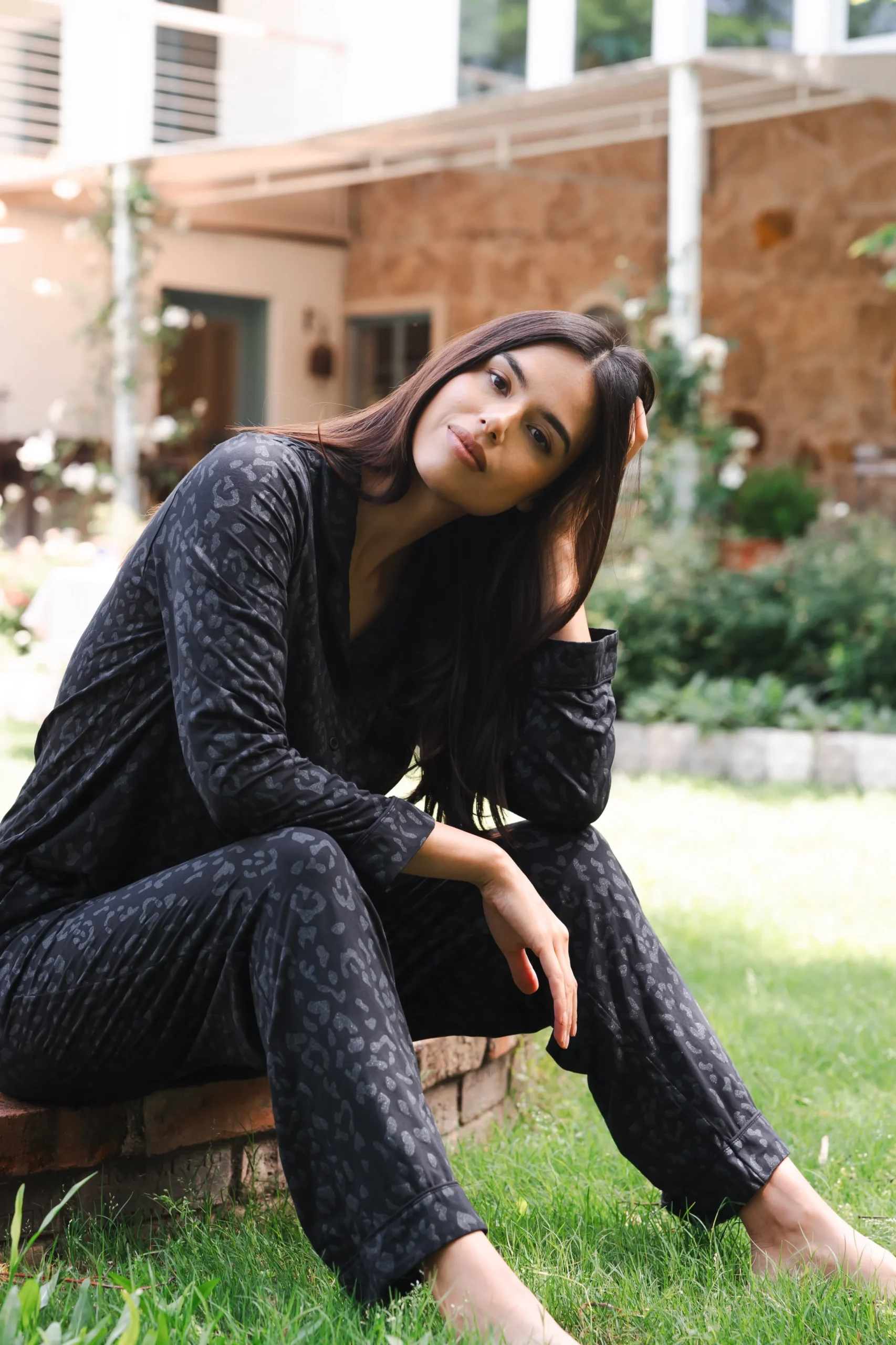 Long-Sleeved Women's Pajama Set in Midnight Leopard