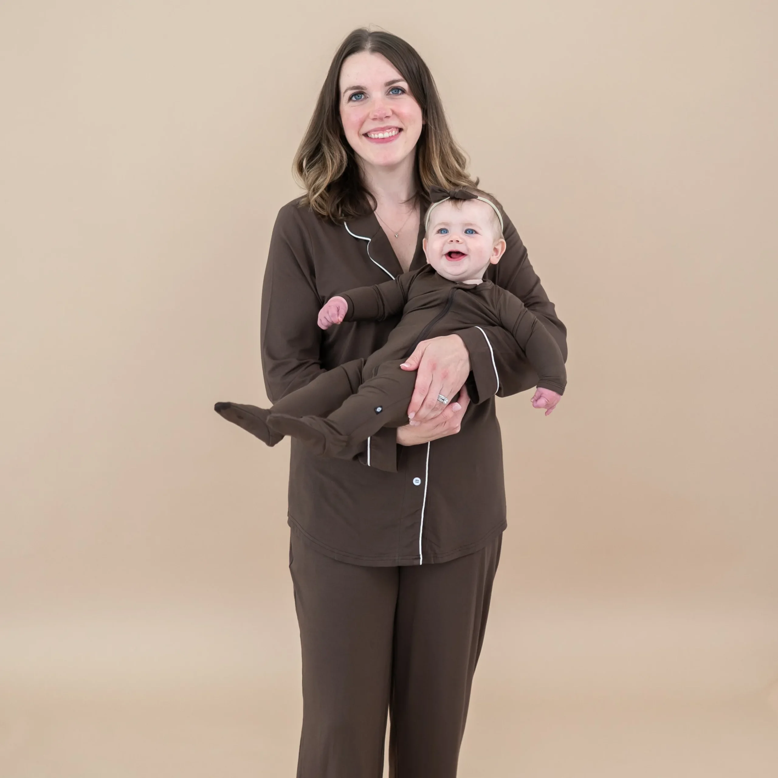 Long-Sleeved Women's Pajama Set in Espresso with Cloud Trim