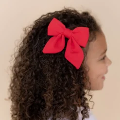 Medium Alligator Clip Bow in Cardinal