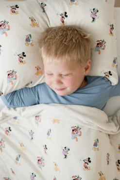 Toddler Blanket in Mickey Mouse and Friends 1.0