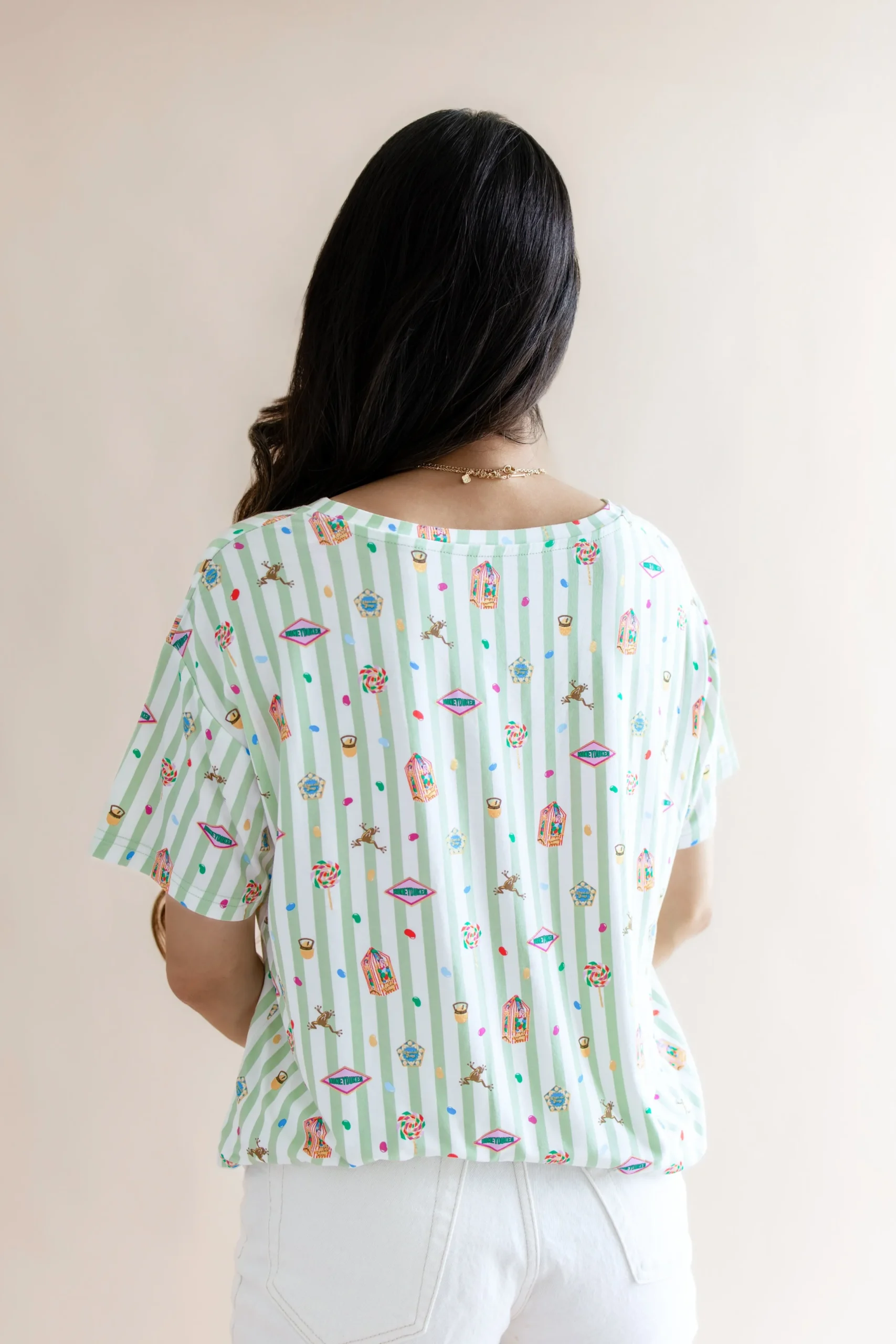 Women's Relaxed Fit V-Neck in Honeydukes