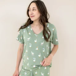 Women's Relaxed Fit V-Neck in Silly Goose
