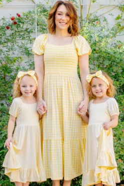 Women’s Smocked Dress in Gingham Chamomile