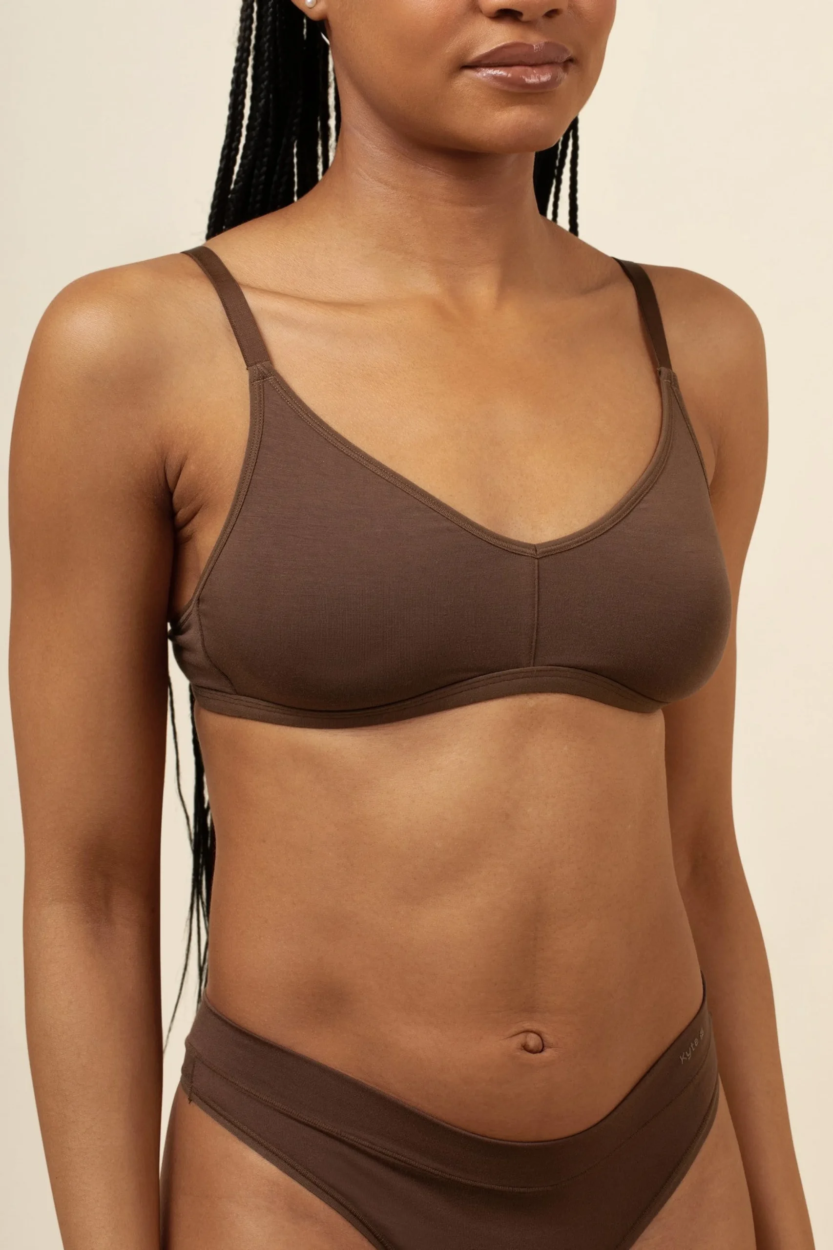 Women's V-Neck Bra in Toffee